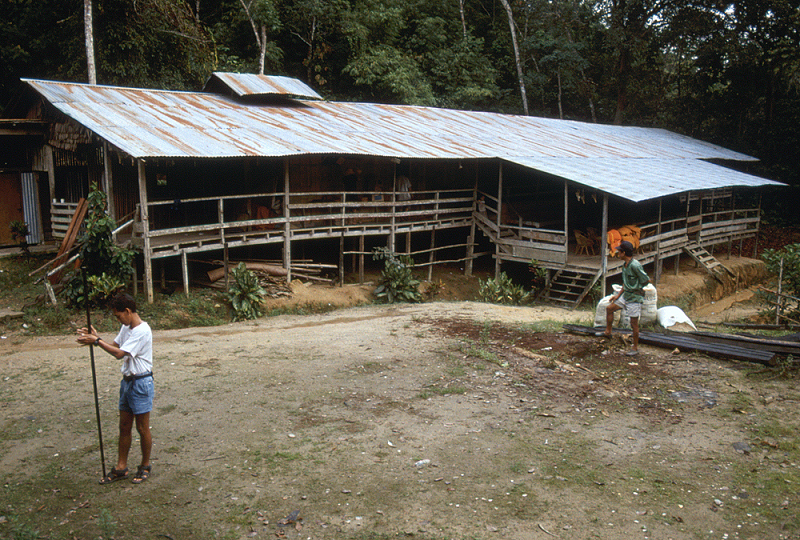 749_Gastenverblijf bij Longhouse, Sarawak.jpg